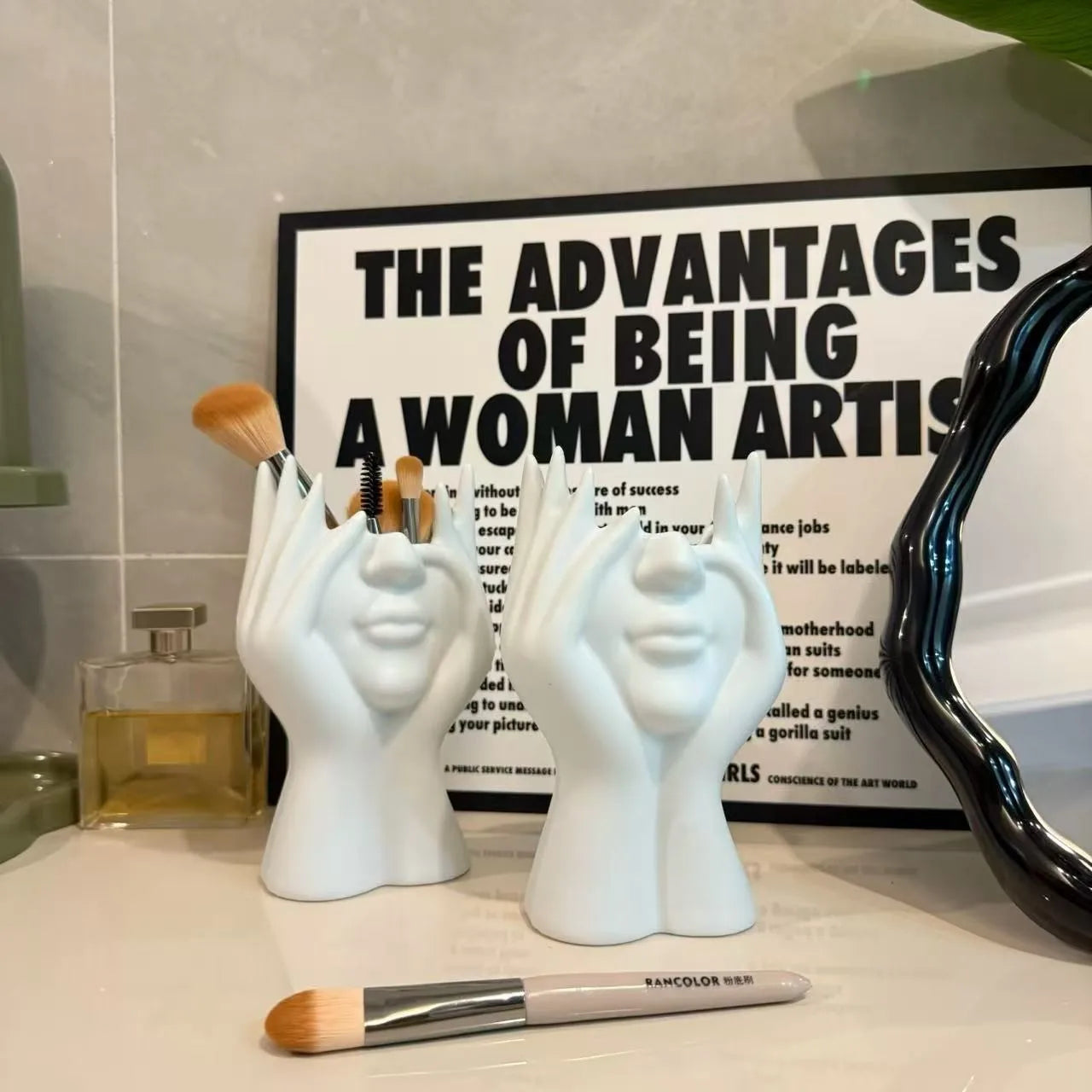 a1PCS Creative Human Body Art Styling Office Supplies Desktop Multifunctional Storage Pen Holder Makeup Brush Holder Decoration